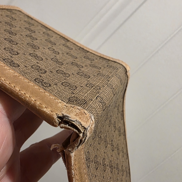 Gucci Tan and Brown Monogram Wallet - Picture 6 of 11